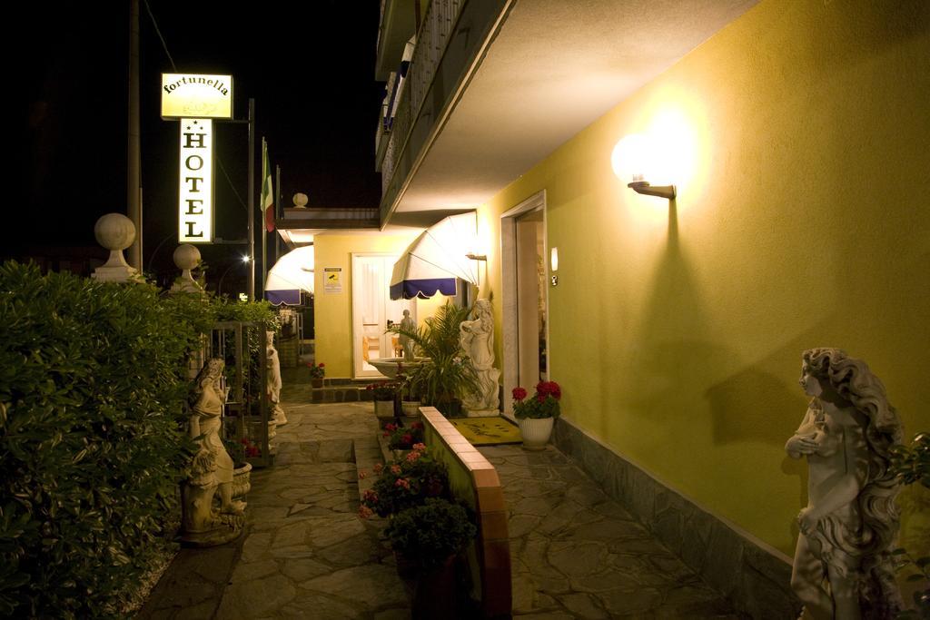 Hotel Fortunella Lido di Camaiore Exterior photo