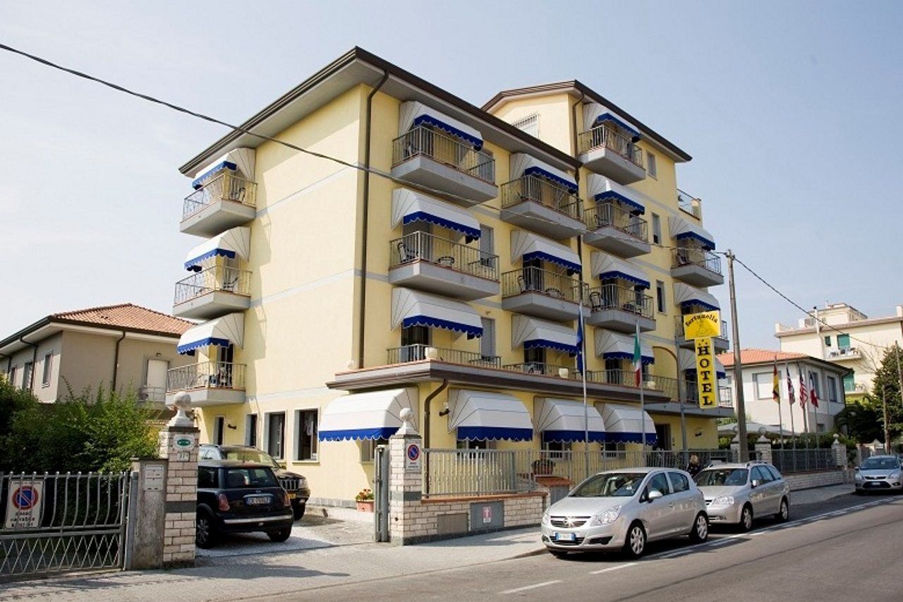 Hotel Fortunella Lido di Camaiore Exterior photo