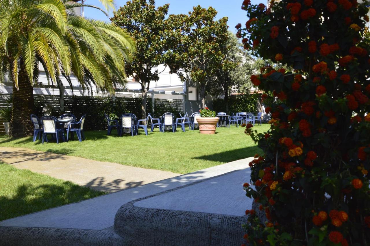 Hotel Fortunella Lido di Camaiore Exterior photo