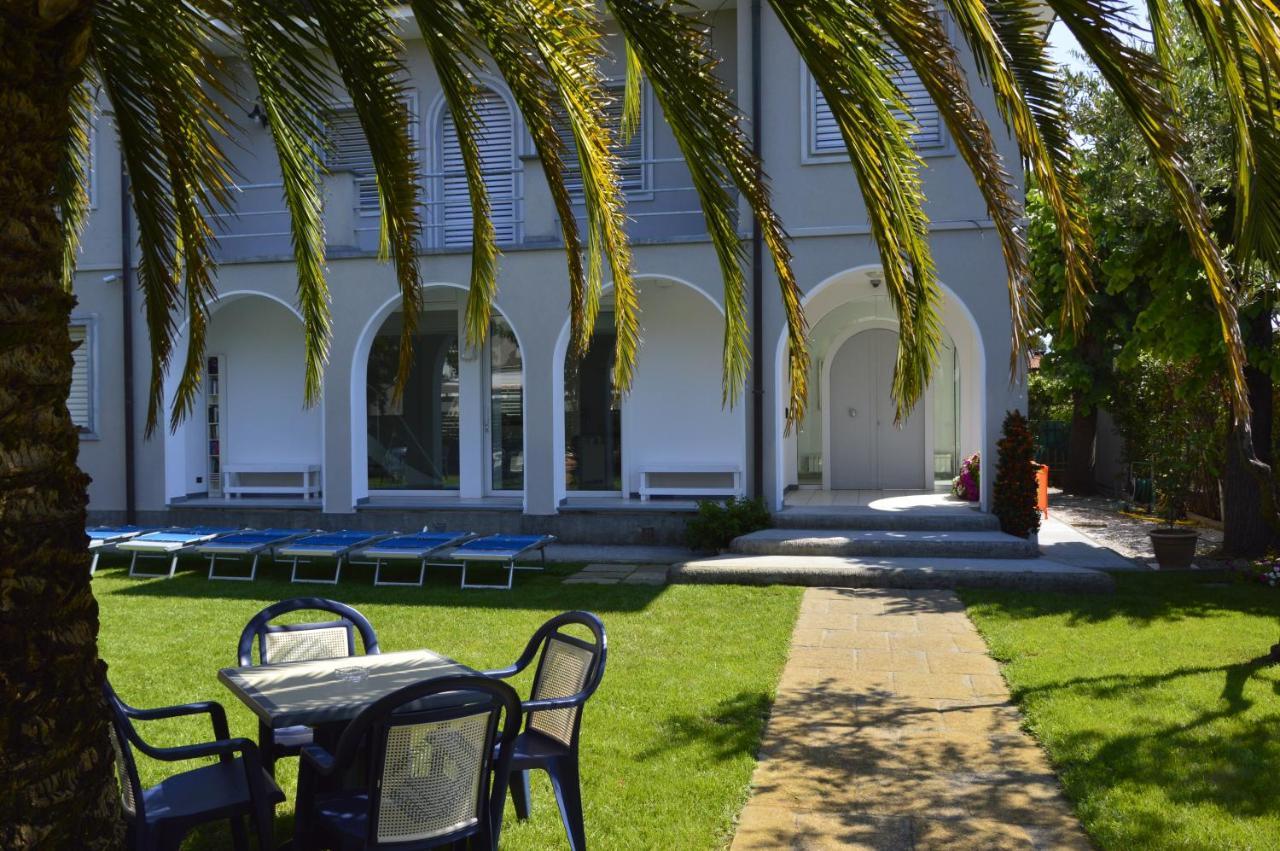 Hotel Fortunella Lido di Camaiore Exterior photo