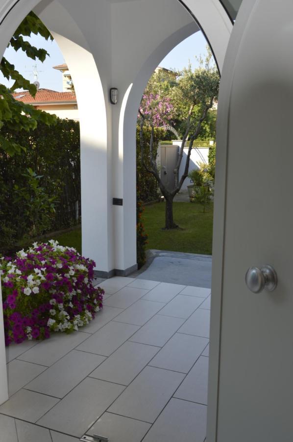 Hotel Fortunella Lido di Camaiore Exterior photo
